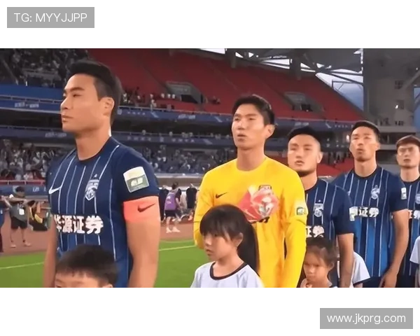 莫拉带家人游东湖 支持邓卓翔鄂超联赛